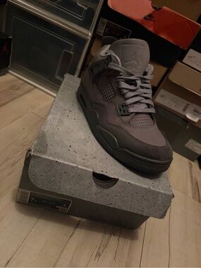 Jordan Retro 4 Men’s Sneakers - Grey